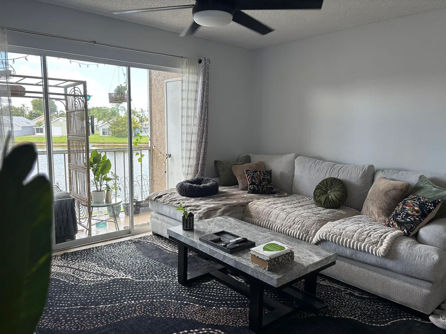 2 bed, 2.0 bath, 965 sqft, $2,200 — Photo 2