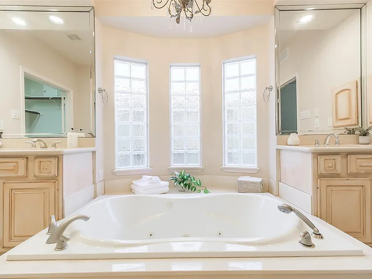 12411 Santiago Cove Ln — Photo 24