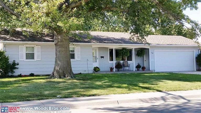 1107 N 19th St Beatrice NE 68310 Zillow