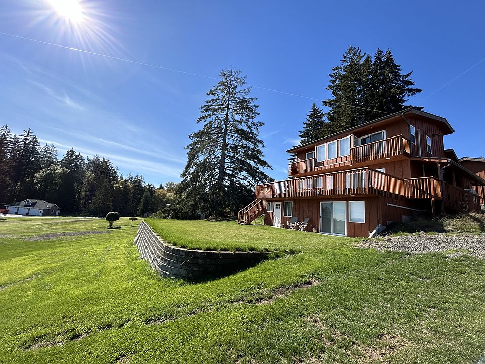 1st image of 140 SE Teagle Dr #1