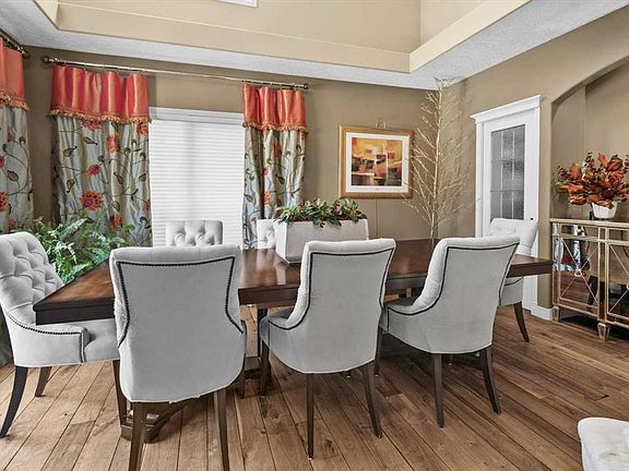 4th image of 290 NE Tuscany Ridge Park NW