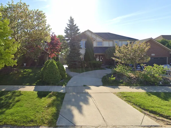 54680 Chickasaw Dr, Macomb, MI 48042