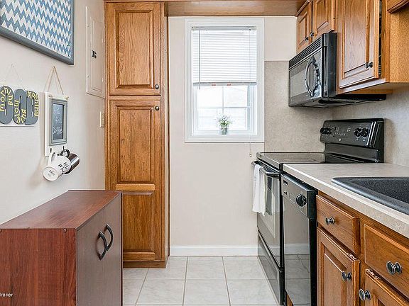 3rd image of 1609 Ellwood Ave APT F4