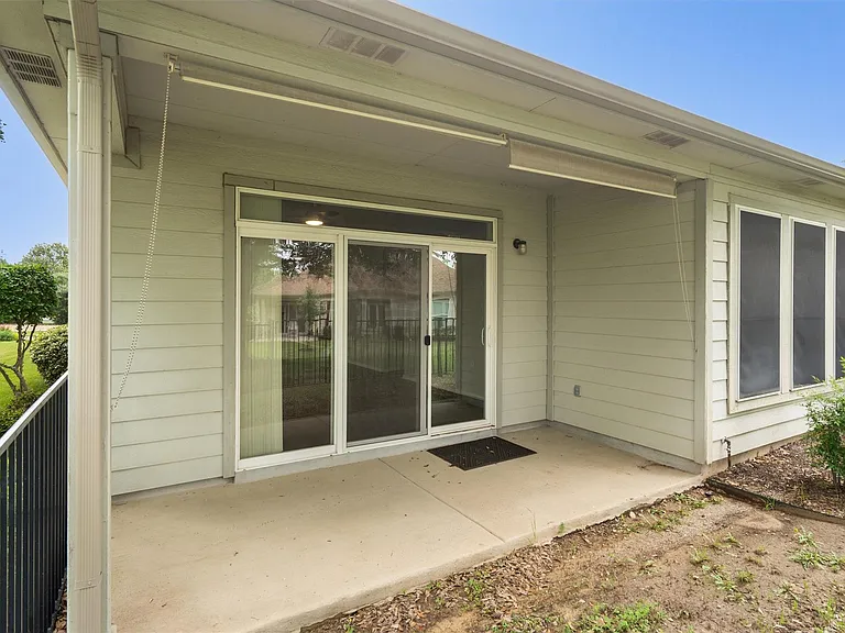 330 Portsmouth Dr — Photo 35