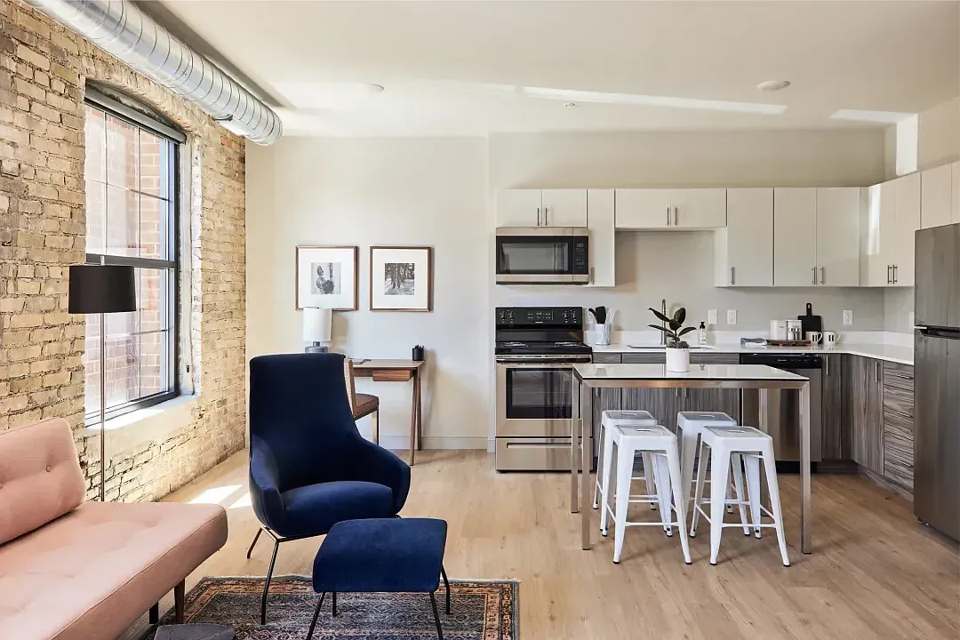 Holden House — Photo 1