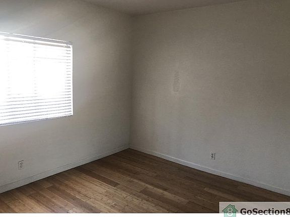 5th image of 627 Cerritos Ave