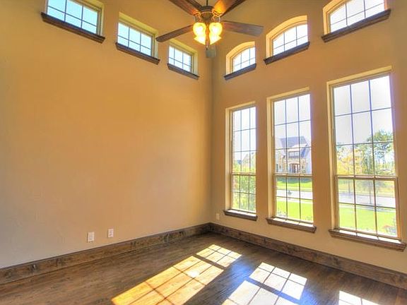 4th image of 216 Saint Tropez Dr
