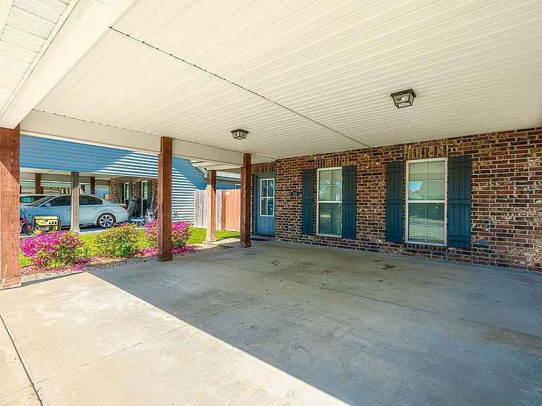319 Harvest Ln — Photo 16
