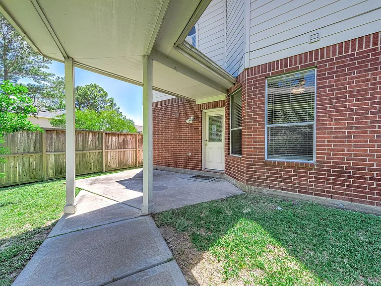 7902 Feather Springs Dr — Photo 44