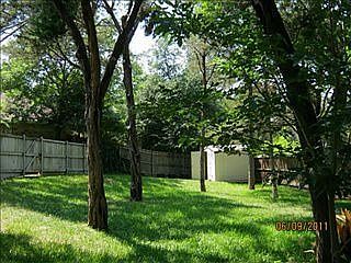 4th image of 2105 Valley View Dr