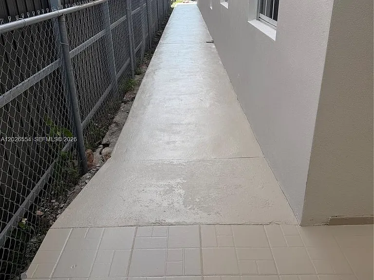 370 Flagami Blvd — Photo 32