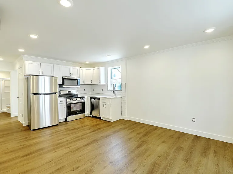 13-15 Amy St — Photo 9