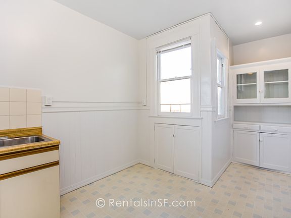 4th image of 2174 Bush St #12
