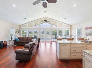 84 Fairway Villa Ln, Decaturville, TN 38329