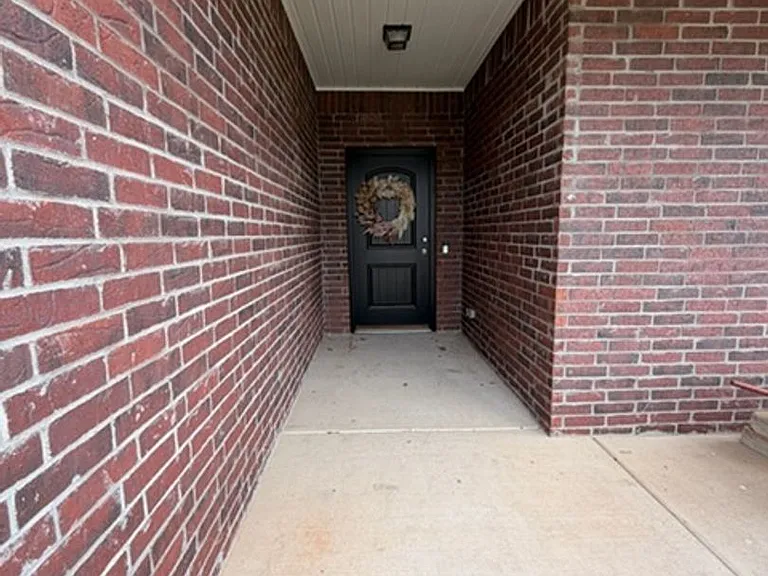 691 Morningside Dr — Photo 2