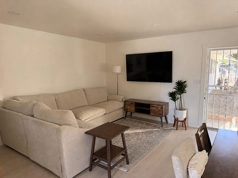 2250-2252 Channel Dr #2