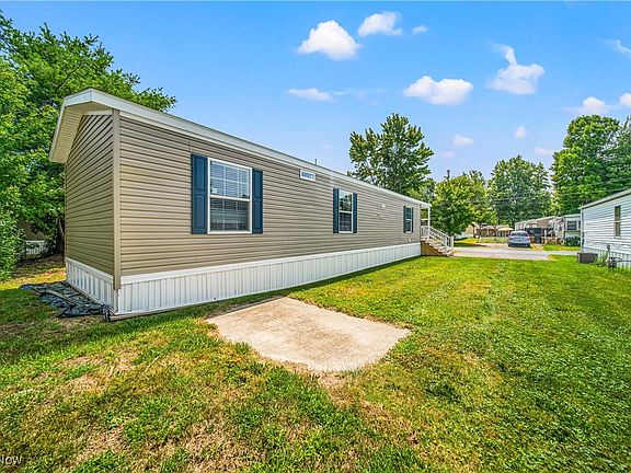 4th image of 85 Martha Dr