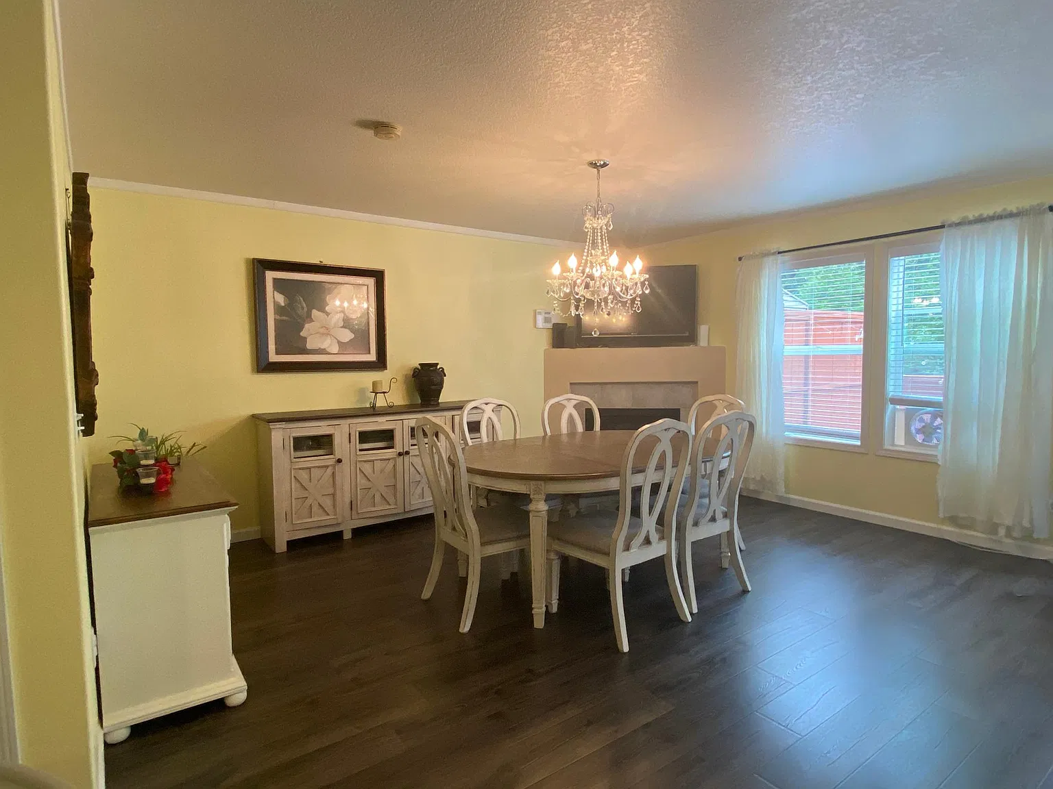 4 bed, 2.5 bath, 2000 sqft, $2,500 — Photo 3