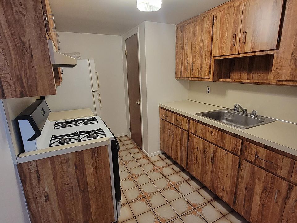 1st image of 190 Bayville Ave APT 2