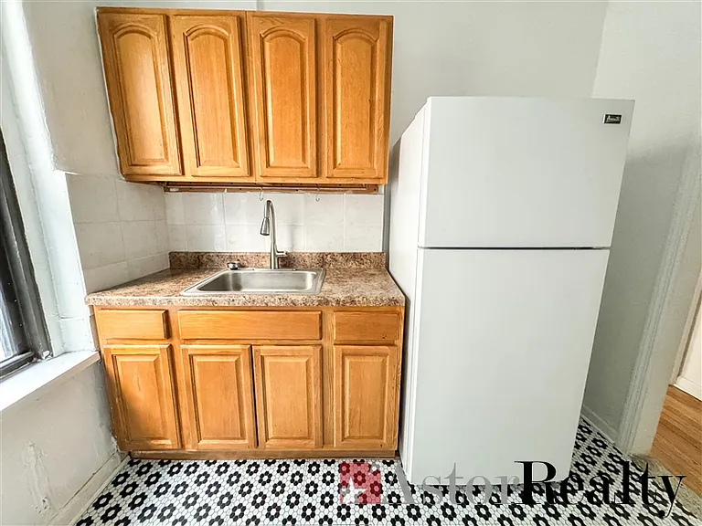 30-35 34th St #A4 — Photo 8
