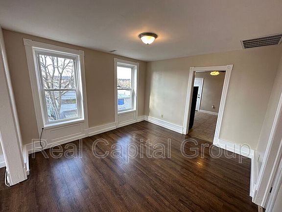 21 124th St APT 3, Troy, NY 12182 | Zillow