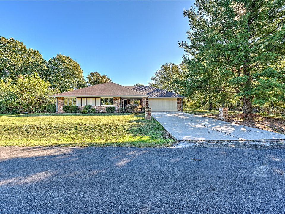 1st image of 15 Dunkeld Dr