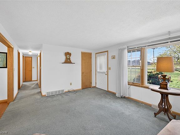 5th image of 16801 Kinsman Rd