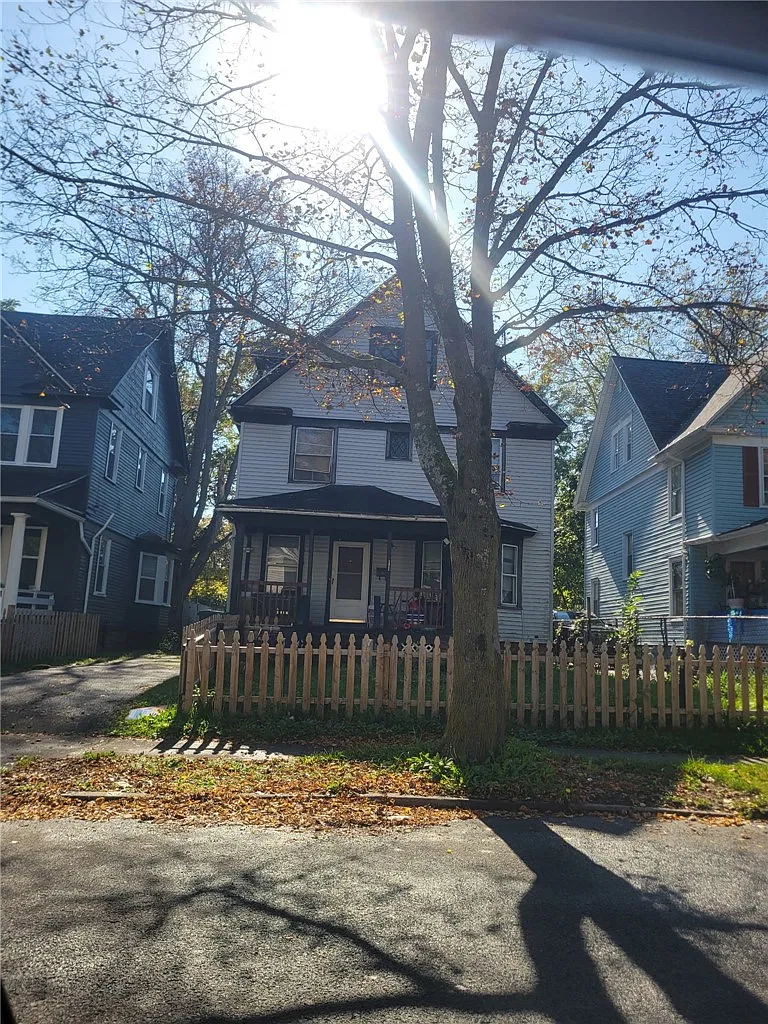 5 bed, 2.0 bath, 1642 sqft, $2,000 — Photo 1