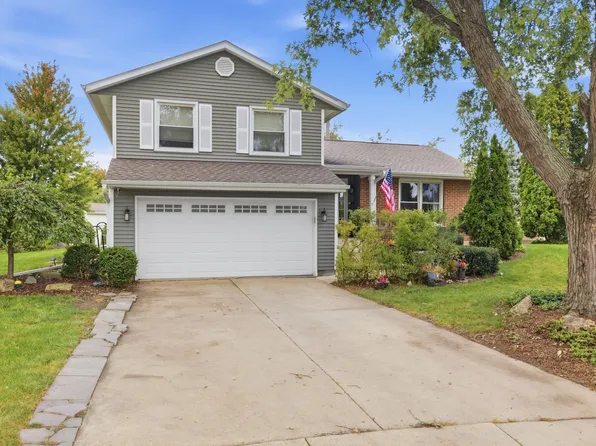 10 Canterbury Ct, Streamwood, IL 60107