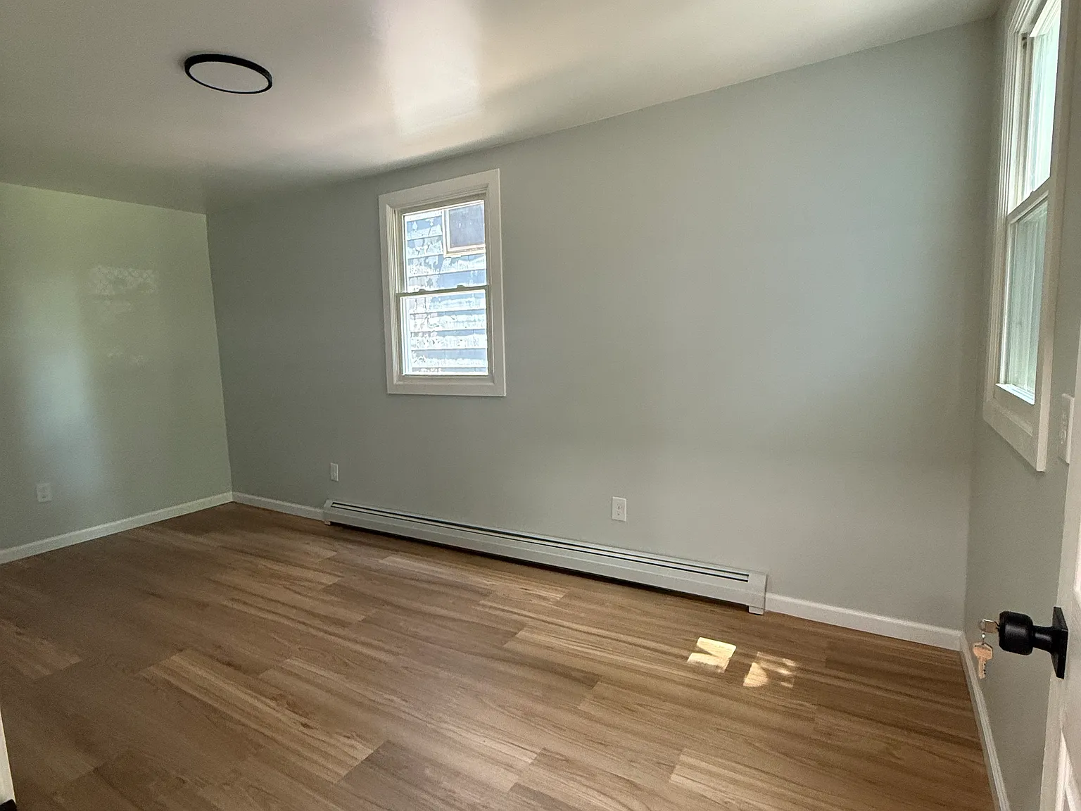 3 bed, 900 sqft, $1,850 — Photo 2