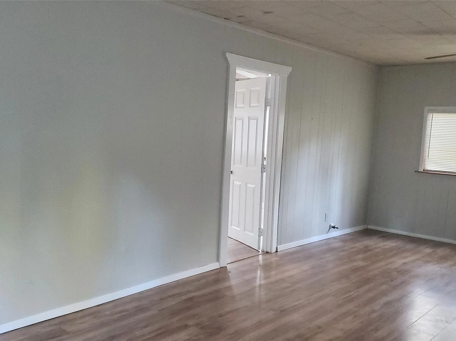 2 bed, 1.0 bath, 816 sqft, $1,050 — Photo 3