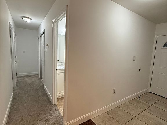 5th image of 25 Pembrook Ln #1