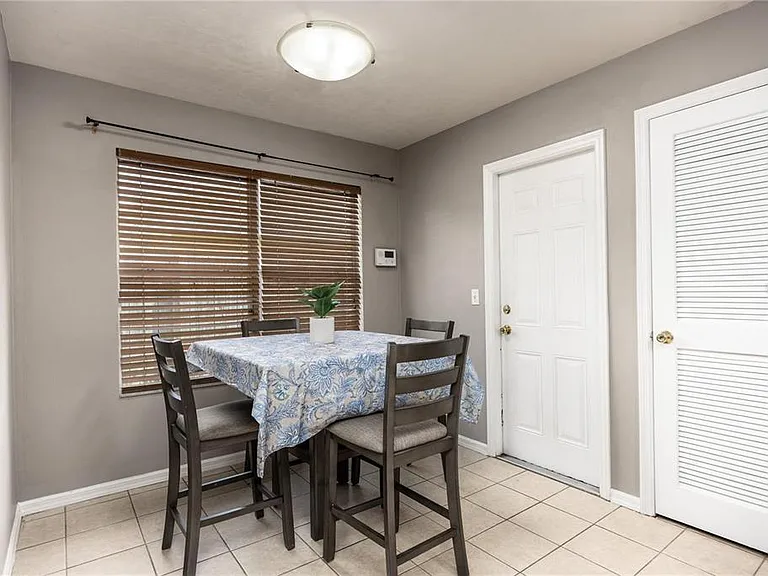 1608 NE 45th Pl — Photo 14