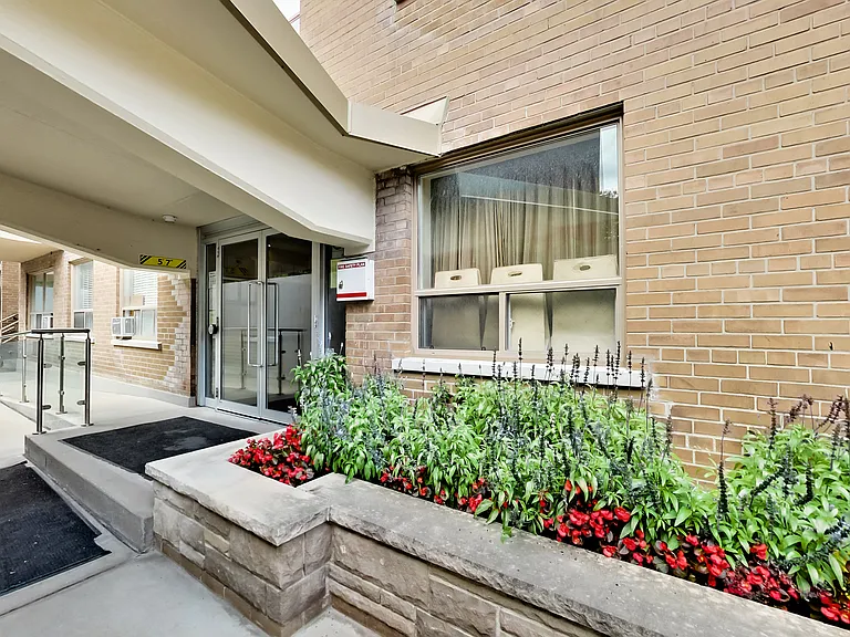 42 Glen Elm Ave #206 — Photo 10