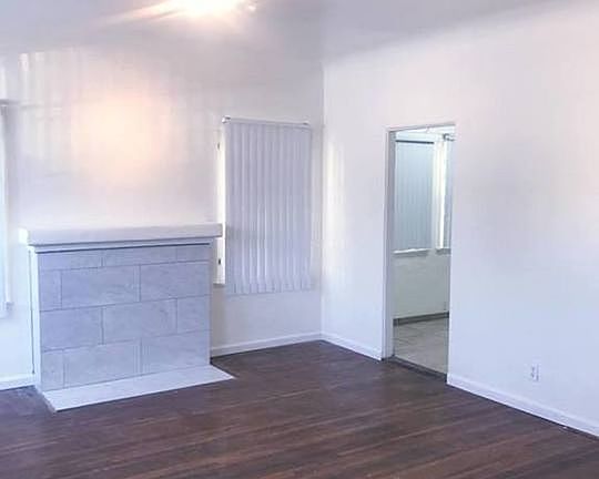 2nd image of 112 E Kelso St