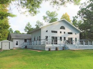 W8530 Lake View Cir, Clintonville, WI 54929