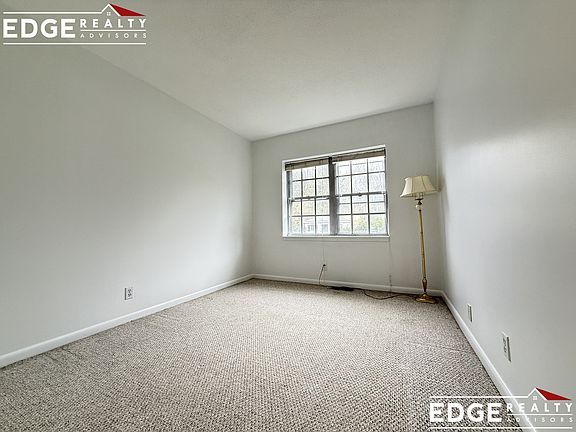 5th image of 137 Lake Shore Rd APT 2