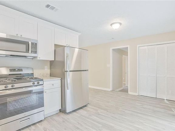 5th image of 574 Lakeridge Cir SE