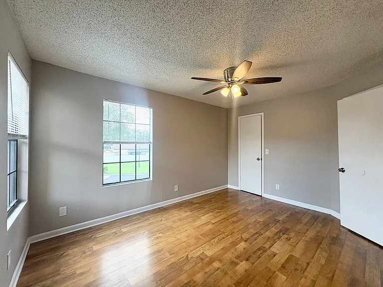 380 Lakepointe Dr #201 — Photo 14