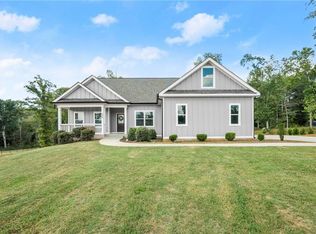 236 Oakwood Dr, Commerce, GA 30529