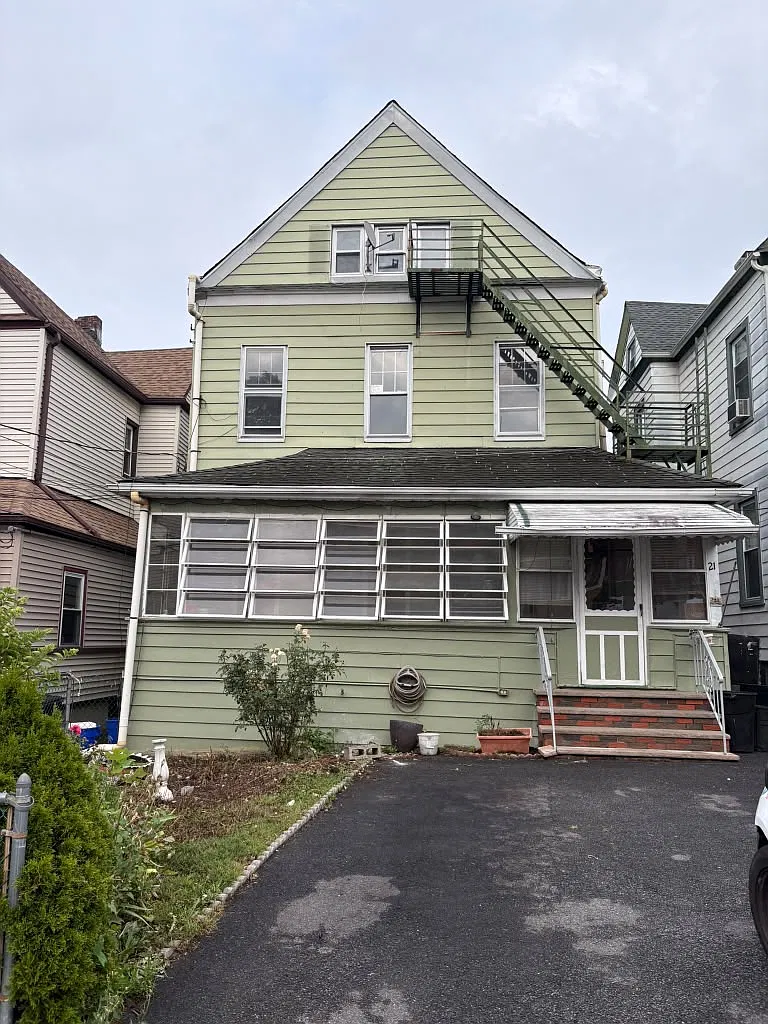 2 bed, 1000 sqft, $1,950 — Photo 1