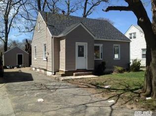 28 Parkside Rd, West Hempstead, NY 11552