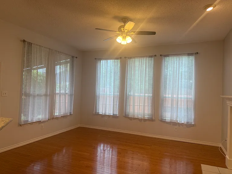 4600 Spanishmoss Dr — Photo 3