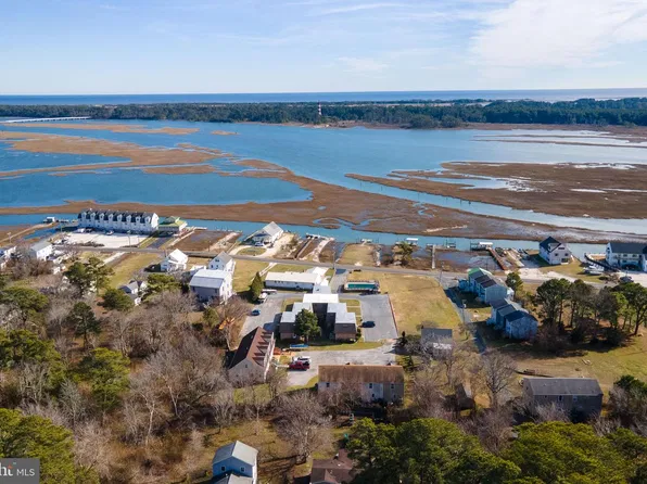 7661 East Side Rd #8, Chincoteague Island, VA 23336