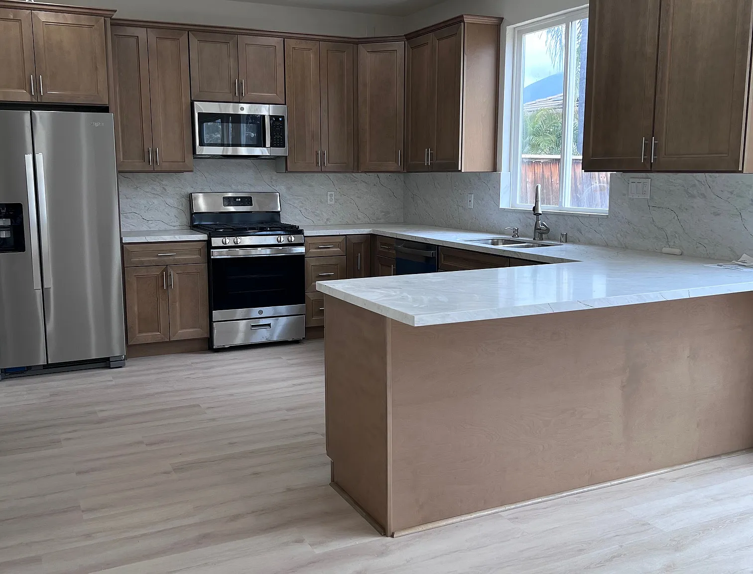 3 bed, 2.5 bath, 1700 sqft, $4,100 — Photo 1