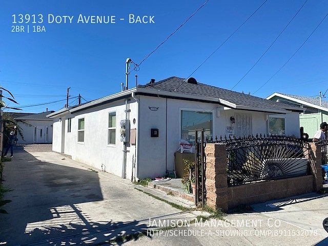 1st image of 13913 Doty Ave