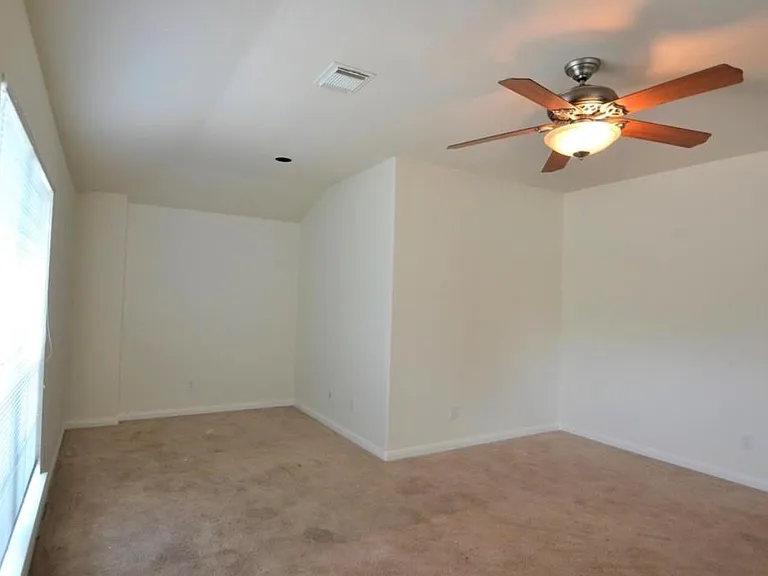 2110 Banfield Ct — Photo 38