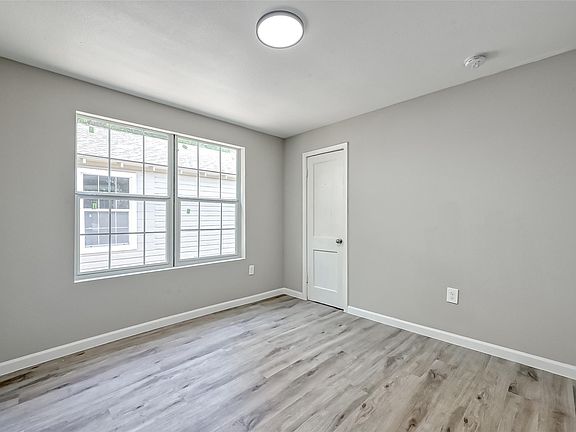 2nd image of 3274 Reeves St #B