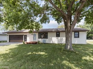 1111 E Pl, Kalona, IA 52247