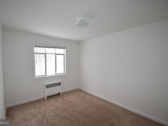5th image of 10309 Montrose Ave APT 202